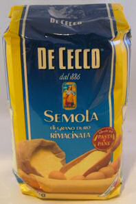 1 pak griesmeel of semola van het merk De Cecco