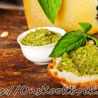 Echte pesto genovese met basilicum, Parmezaan en pijnboompitten