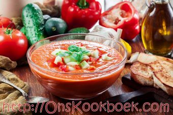 Makkelijk gazpacho recept zodat je iets verfrissend kan serveren op hete dagen Gazpacho recept