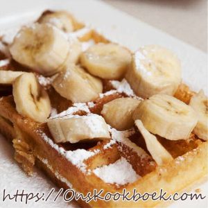 Brusselse gistwafel met banaan en bloemsuiker – serveersuggestie