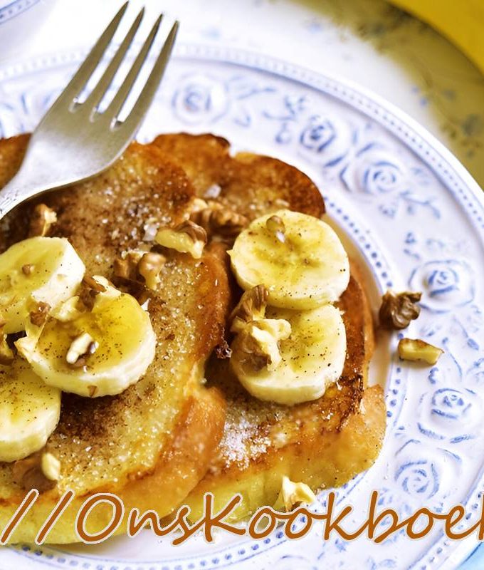 Verloren brood Dagelijkse Kost — klassiek verloren brood met gekarameliseerde banaan, goudbruin gebakken